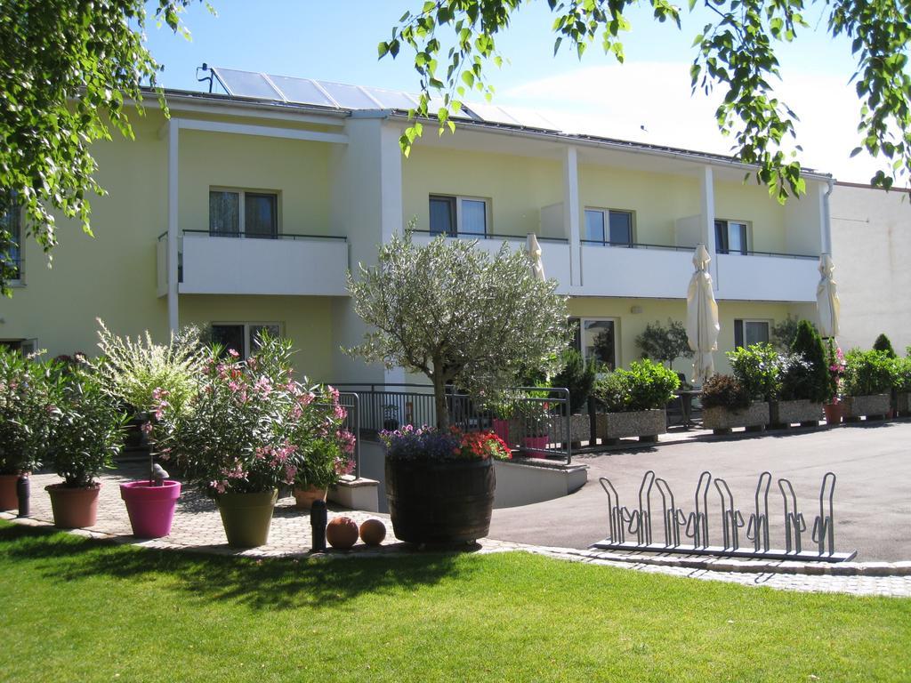 Pension Schmidt Podersdorf am See Exteriör bild